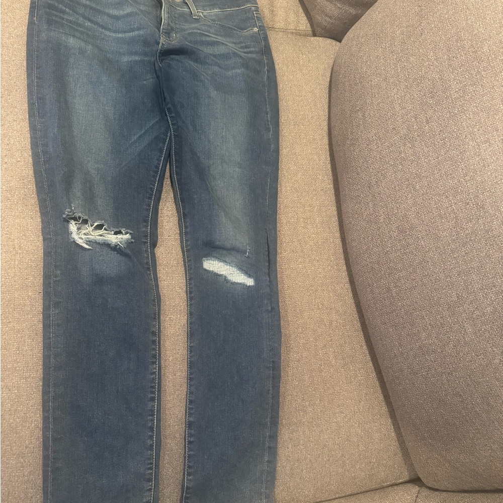 311 Shaping Skinny - Levi's Blue Skinny Jeans with Distressed Knees